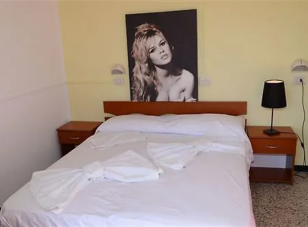 Hollywood 2* Riccione