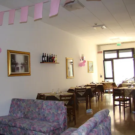 Italia Hotel *