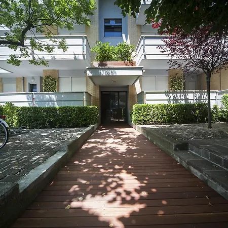 Apart-hotel Lungomare - Charming 4*