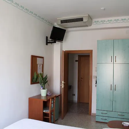 Hotel Junior 2*