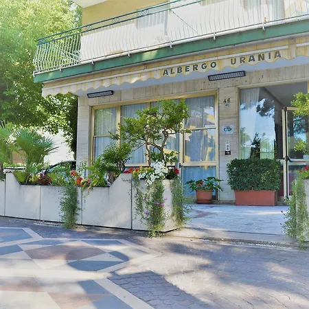 Urania Hotel *