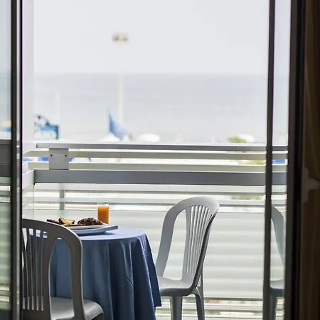 Club Hotel 3*