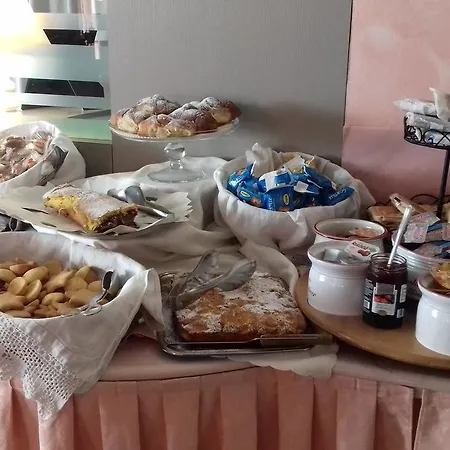 Santa Cecilia Hotel *