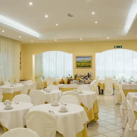 Hotel Cannes - In Pieno Centro Riccione