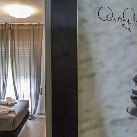 Hollywood Hotel 2*