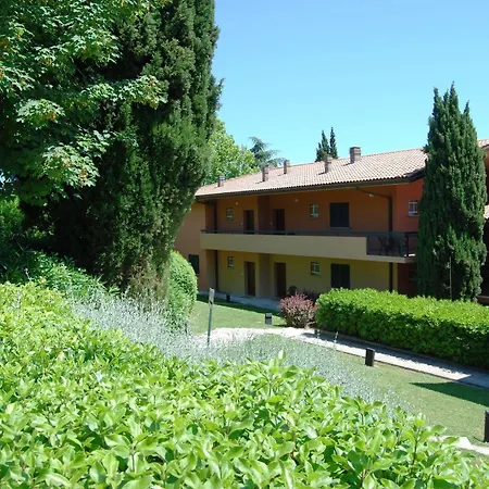 Residenze Al Colle Dei Pini Aparthotel 3*