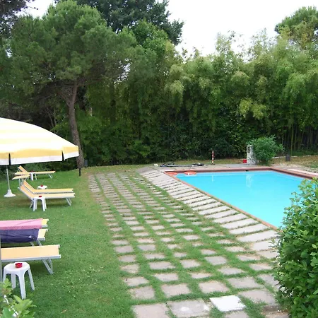 Residenze Al Colle Dei Pini Aparthotel 3*