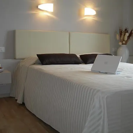 Commodore Hotel