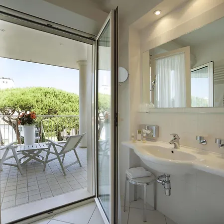 Gala Hotel 3*