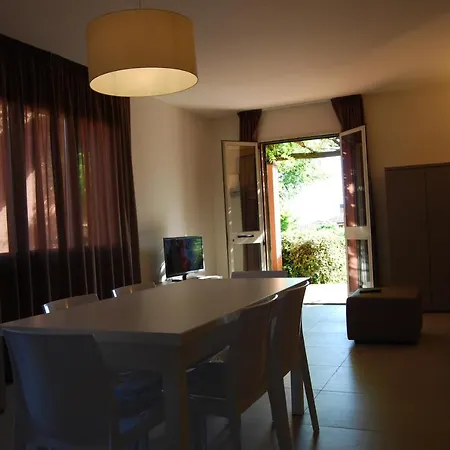 Aparthotel Residenze Al Colle Dei Pini 3*
