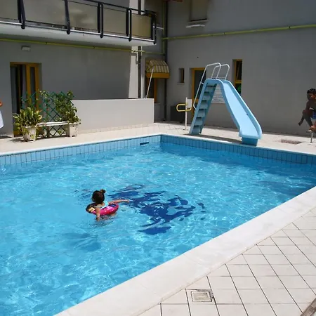 Marzia Con Piscina 3*