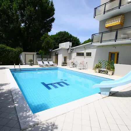 호텔 Marzia Con Piscina