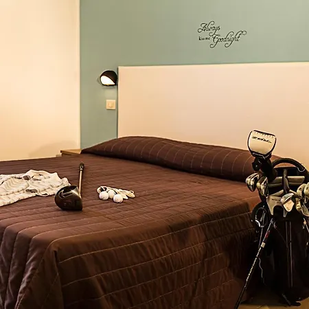 Vela D'oro Otel 2*