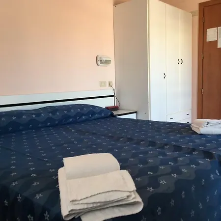 De Paris Hotel 2*