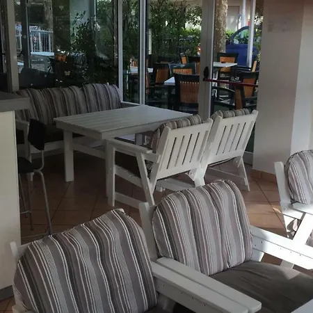 De Paris Hotel 2*