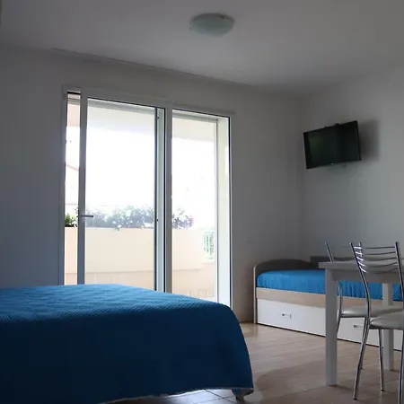 Antares Aparthotel *