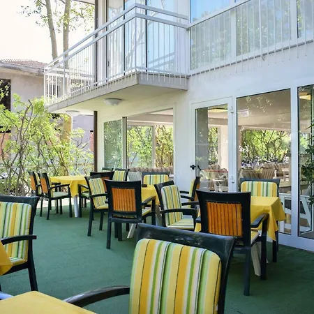 Hotel De Paris 2*