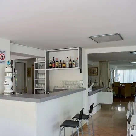 De Paris Hotel 2*