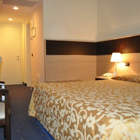 Augustus Hotel 4*