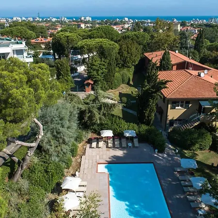 Aparthotel Residenze Al Colle Dei Pini