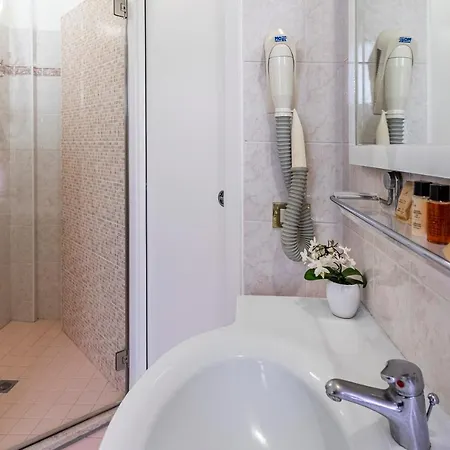 Tre Rose Hotel 3*