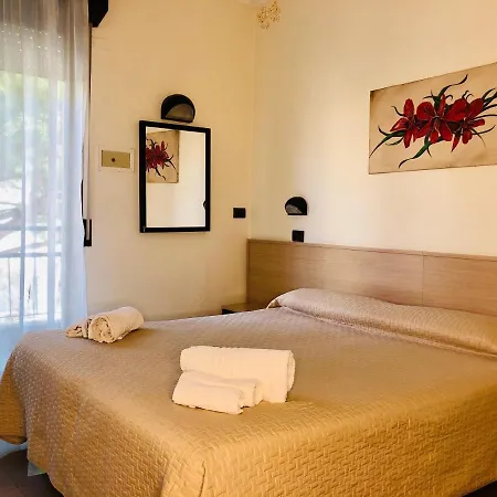 Garisenda -b&b&brunch In Centro A Riccione- 3*