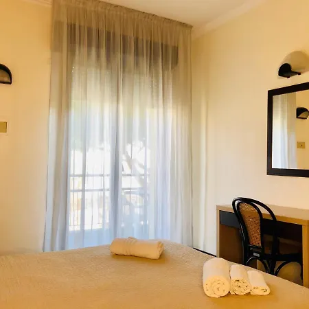 Hotel Garisenda -b&b&brunch In Centro A Riccione-