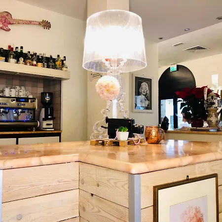 Garisenda -b&b&brunch In Centro A Riccione- Hotel