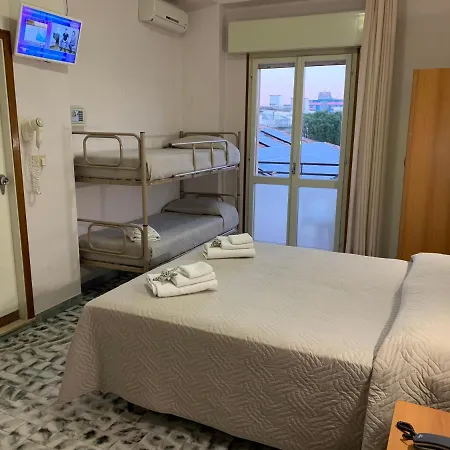 Hotel Levante A Pochi Passi Dal Mare 2*