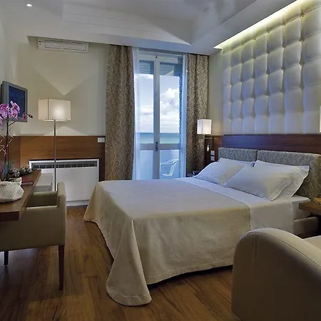 Alexandra Plaza Hotel 4*
