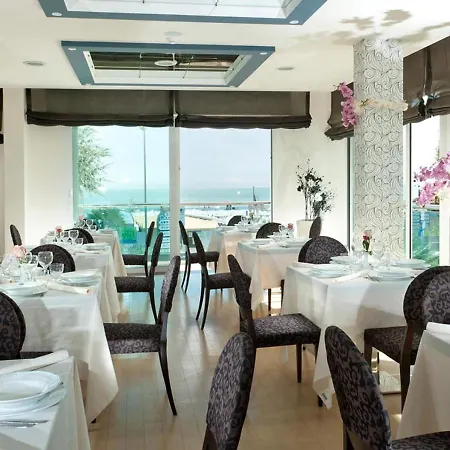 Hotel Kursaal - Fronte Mare Con Piscina Riccione