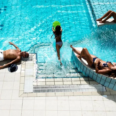 Kursaal - Fronte Mare Con Piscina 3* Riccione