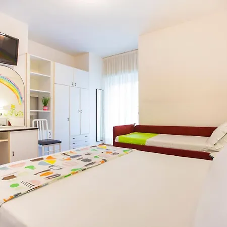 Adelphi Hotel 3*