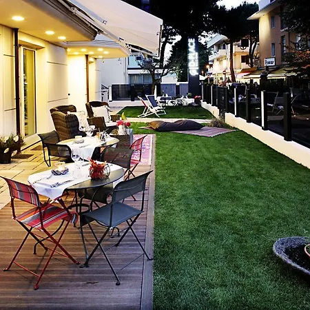 Hotell D-place & 4*