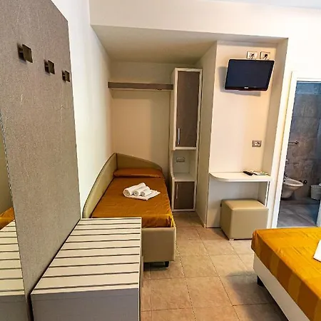 Hotel Monica 2*