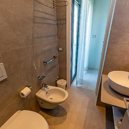 Monica Hotel 2*