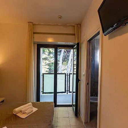 Monica Hotel