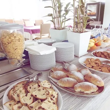 Aria Di Mare - Bed & Brunch In Centro A 3* Riccione