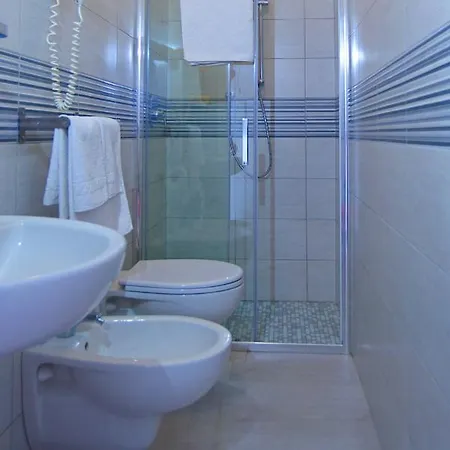 Hotel Iride Suite, Breakfast&brunch - Ideale Per Famiglie E Coppie 2*