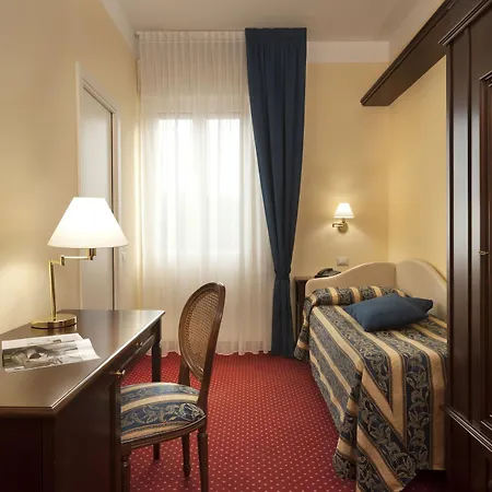 Otel Milano Helvetia - In Centro Con Piscina Riccione