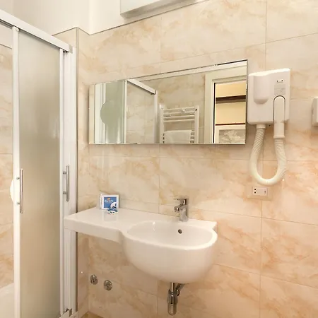 Otel Milano Helvetia - In Centro Con Piscina Riccione