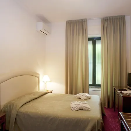 Milano Helvetia - In Centro Con Piscina Otel Riccione