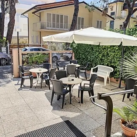 Hotel Iride Suite, Breakfast&brunch - Ideale Per Famiglie E Coppie