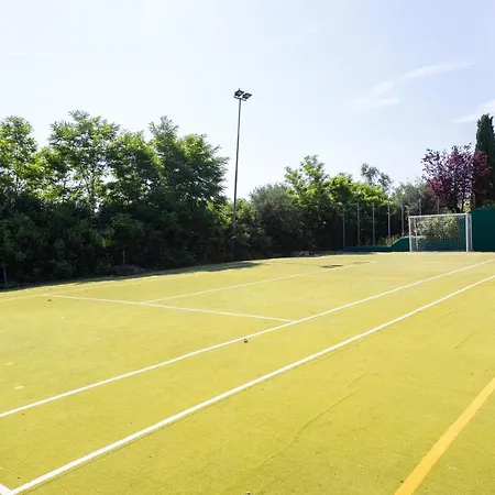Villa Porzione Di Con Piscina,giardino E Parcheggi *