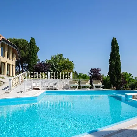 Villa Porzione Di Con Piscina,giardino E Parcheggi Riccione