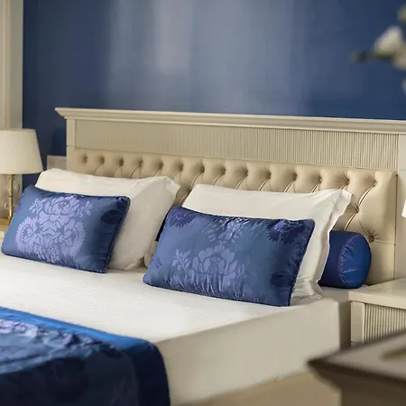 Tiffany's Hotell 4*