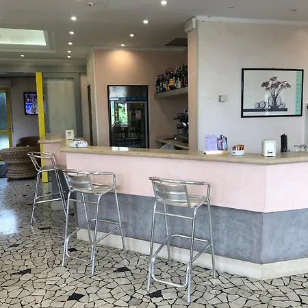 Marzia Con Piscina Hotel 3*