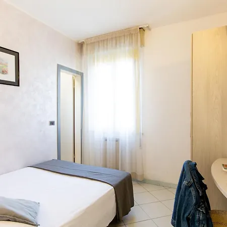 Hotel Marzia Con Piscina