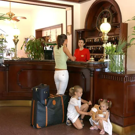 Otel Milano Helvetia - In Centro Con Piscina Riccione