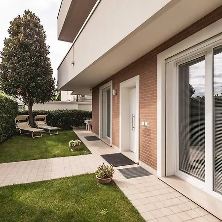 New Private Garden & Cozy Riccione